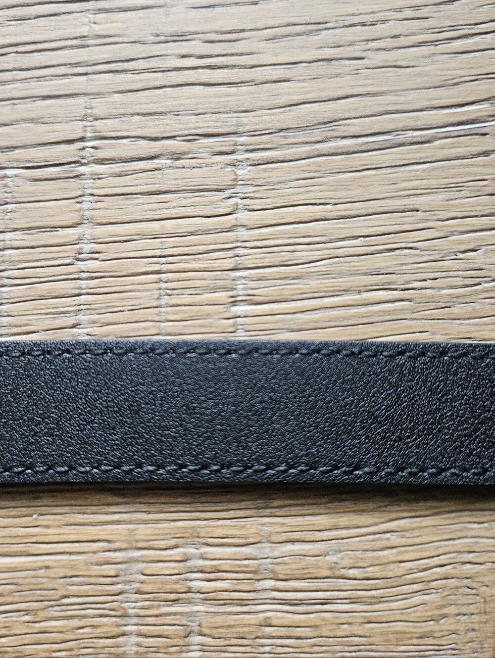 Gucci Black Leather Belt with Gold Hardware - Picture 7 of 8